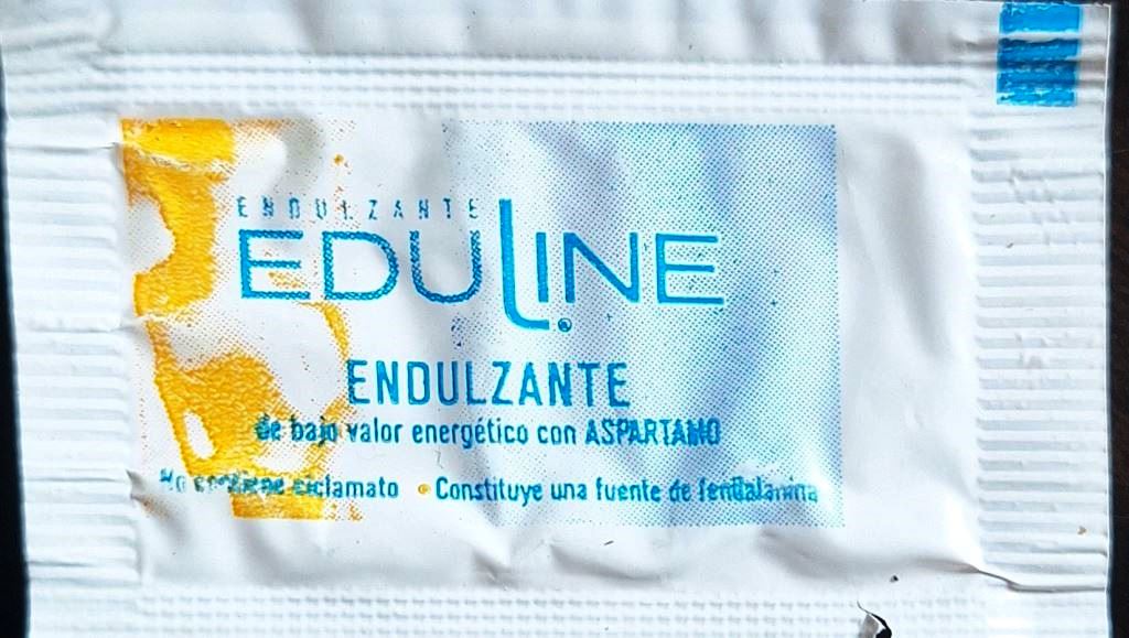 Sobres de edulcorantes de la marca de café CAFENTO. Sobres de edulcorantes de la marca de café CAFENTO.