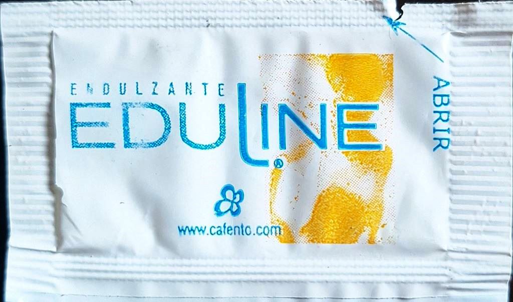 Sobres de edulcorantes de la marca de café CAFENTO. Sobres de edulcorantes de la marca de café CAFENTO.