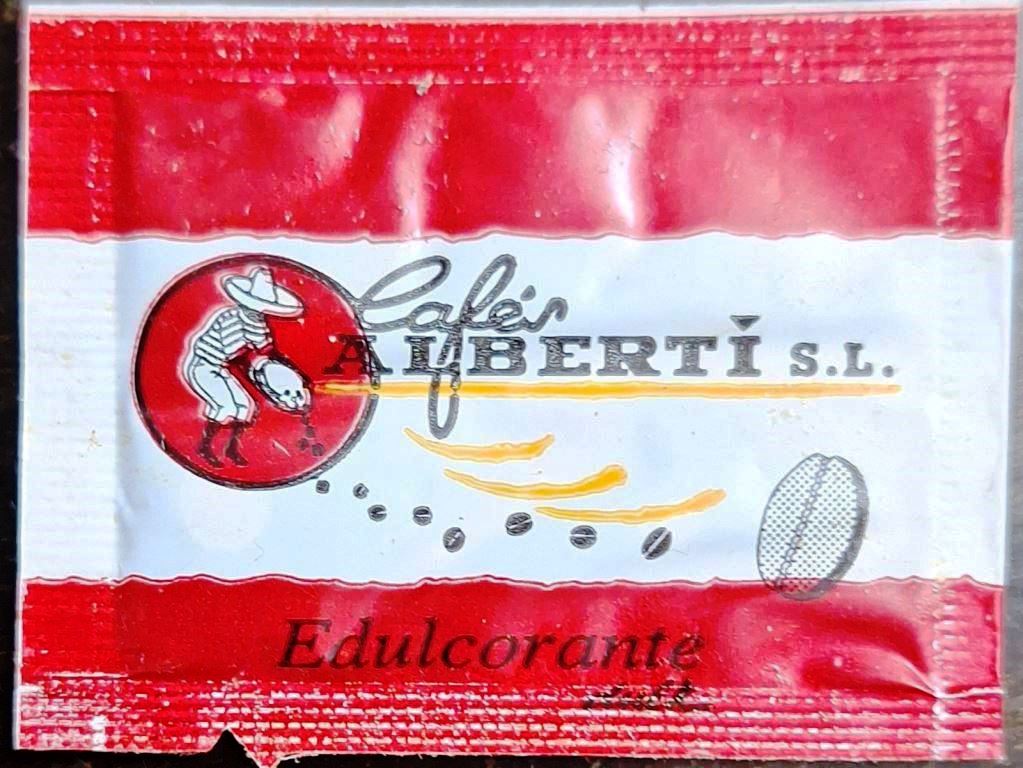 Sobres de edulcorantes de la marca de café ALBERTI. Sobres de edulcorantes de la marca de café ALBERTI.