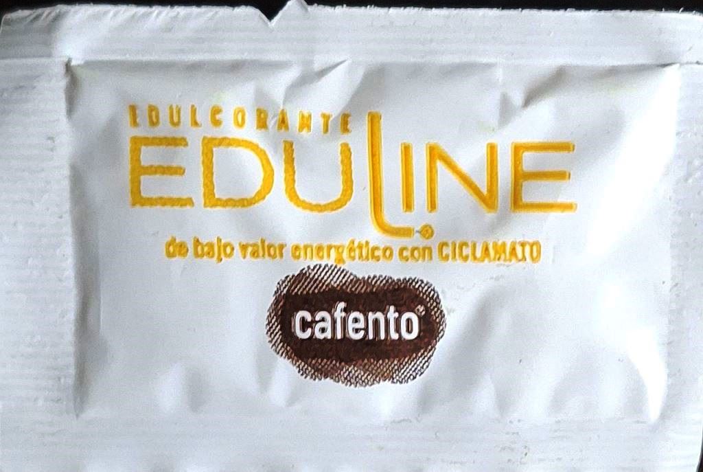 Sobres de edulcorantes de la marca de café CAFENTO. Sobres de edulcorantes de la marca de café CAFENTO.