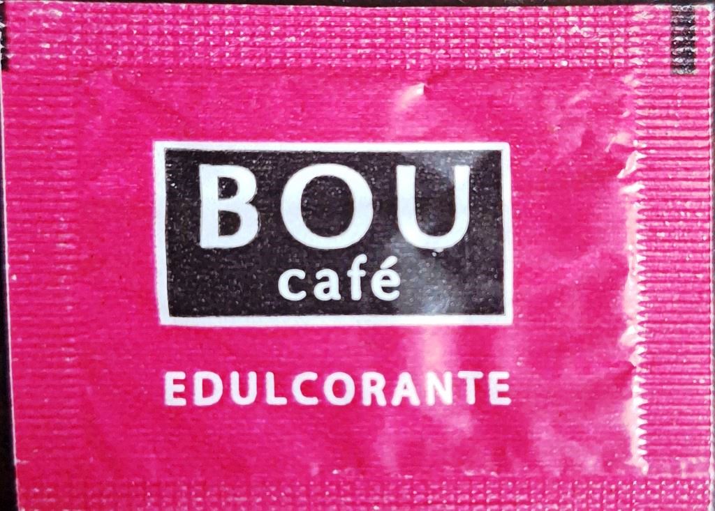 Sobres de edulcorantes de la marca de café BOU. Sobres de edulcorantes de la marca de café BOU.