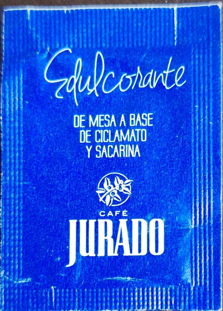 Sobres de edulcorantes de la marca de café JURADO. Sobres de edulcorantes de la marca de café JURADO.
