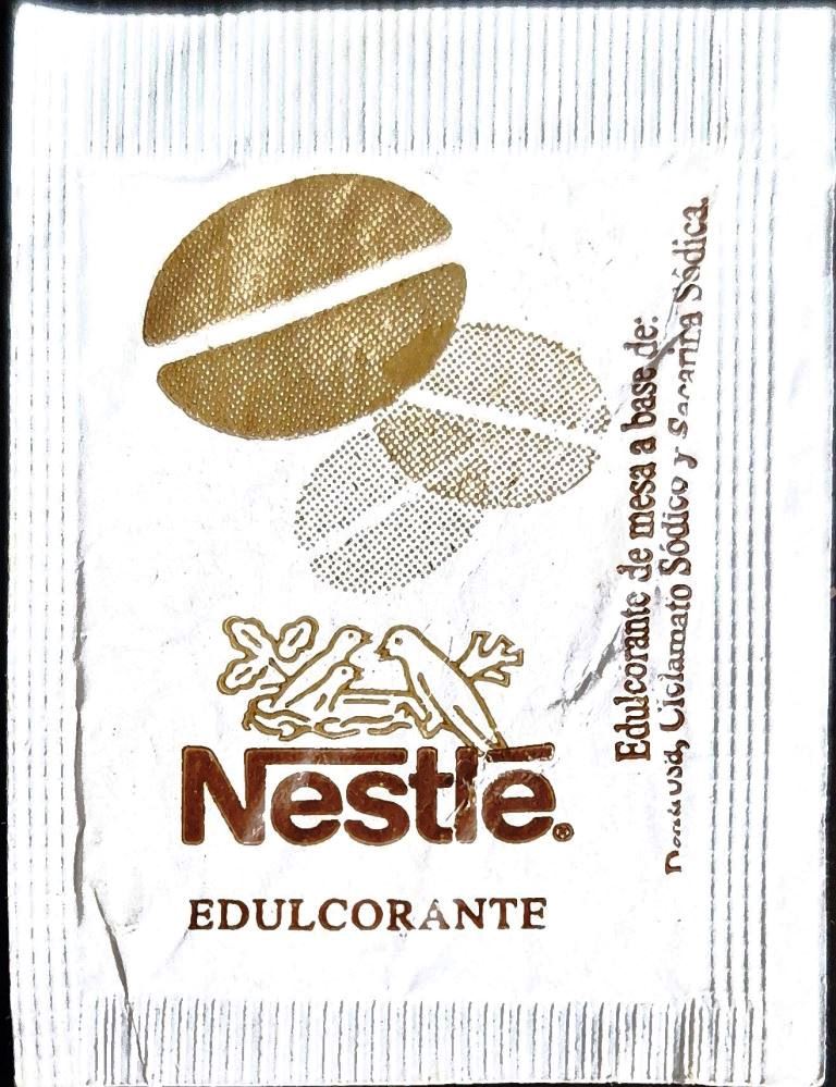 Sobres de edulcorantes de España de la marca de café NESTLÉ. Sobres de edulcorantes de España de la marca de café NESTLÉ.