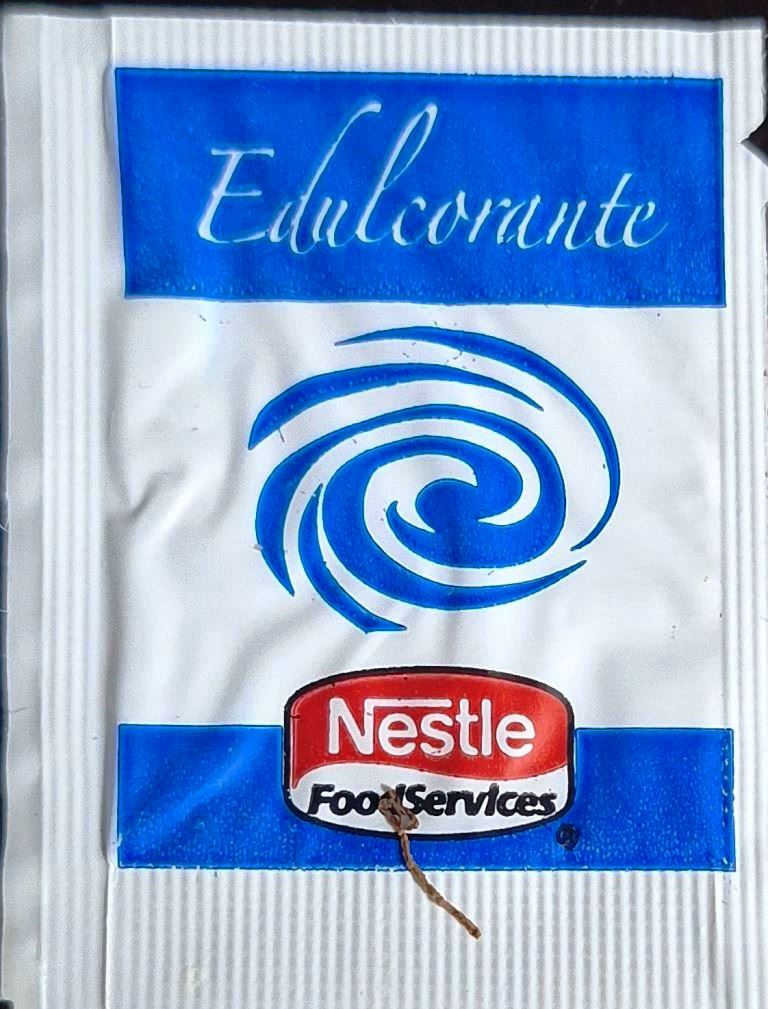Sobres de edulcorantes de España de la marca de café NESTLÉ. Sobres de edulcorantes de España de la marca de café NESTLÉ.