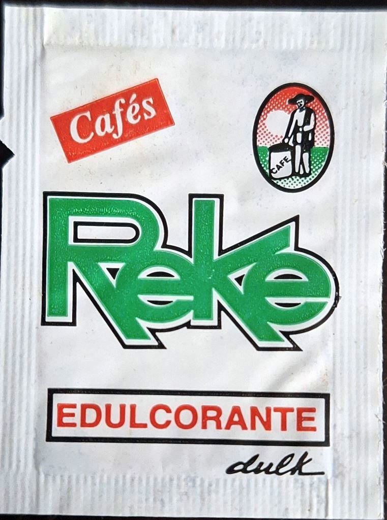 Sobres de edulcorantes de España de la marca de café REKE. Sobres de edulcorantes de España de la marca de café REKE.
