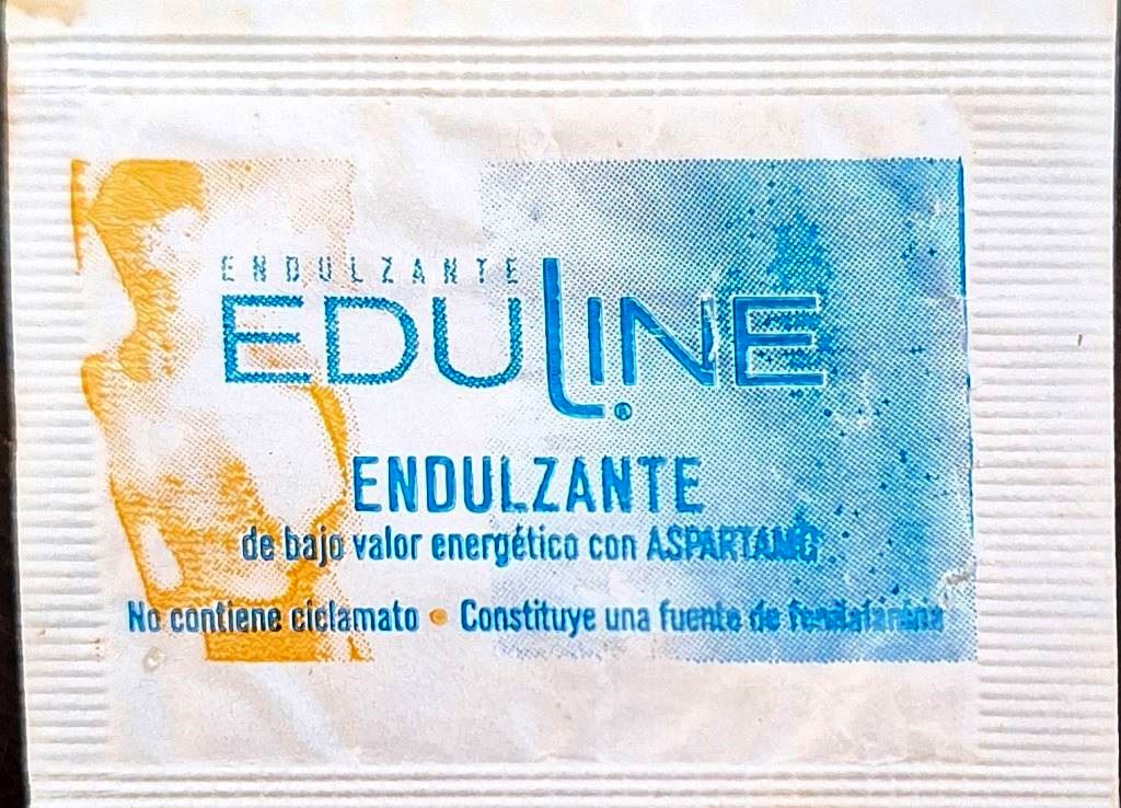 Sobres de edulcorantes de la marca de café CAFENTO. Sobres de edulcorantes de la marca de café CAFENTO.