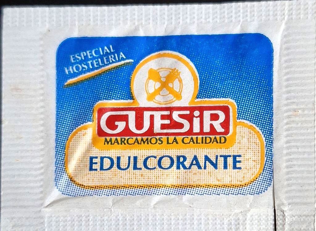 Sobres de edulcorantes de marcas de edulcorante. Sobres de edulcorantes de edulcorante.
