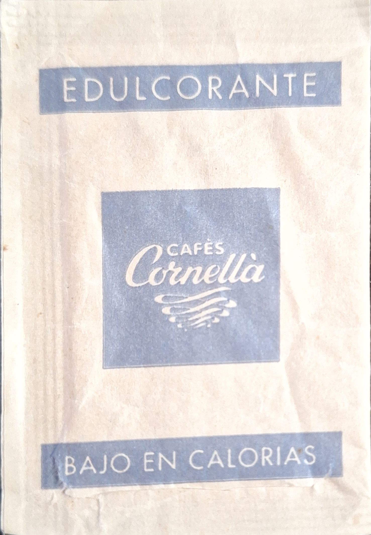 Sobres de edulcorantes de la marca de café CORNELLÀ. Sobres de edulcorantes de la marca de café CORNELLÀ.