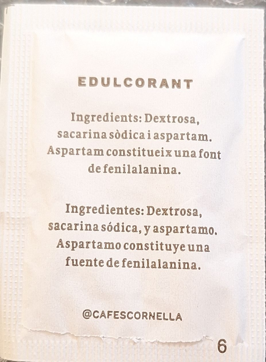 Sobres de edulcorantes de la marca de café CORNELLÀ. Sobres de edulcorantes de la marca de café CORNELLÀ.