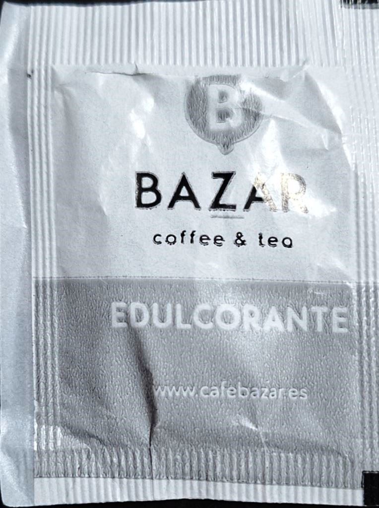 Sobres de edulcorantes de la marca de café BAZAR. Sobres de edulcorantes de la marca de café BAZAR.