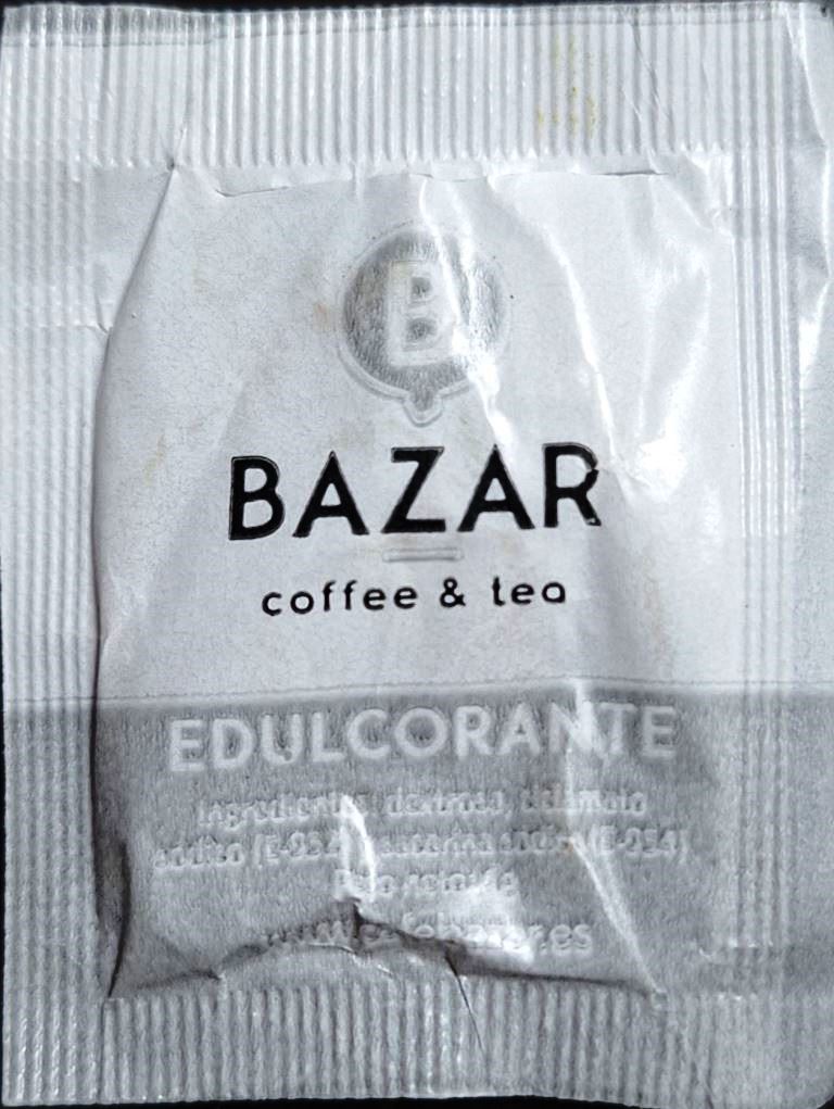 Sobres de edulcorantes de la marca de café BAZAR. Sobres de edulcorantes de la marca de café BAZAR.