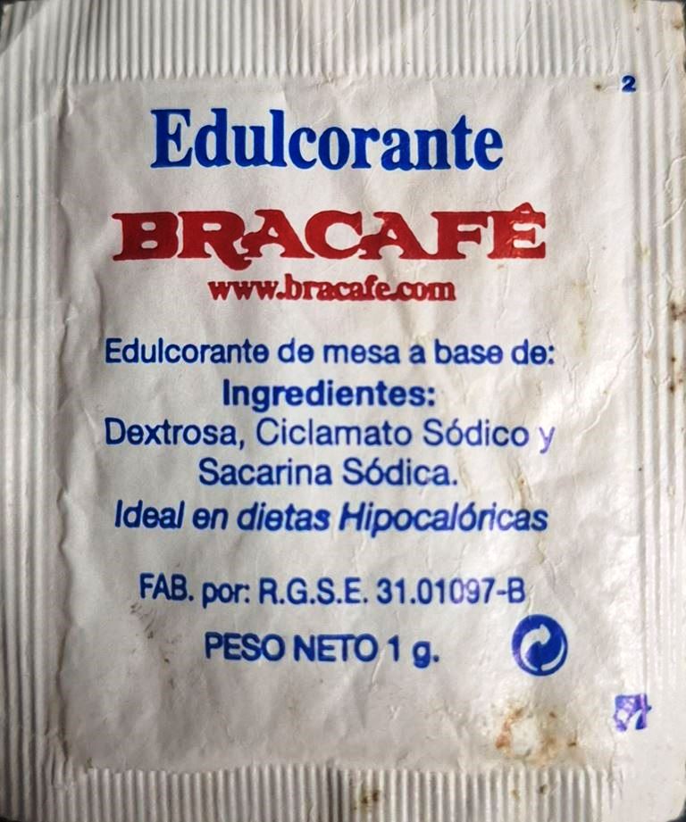 Sobres de edulcorantes de la marca de café BRACAFE. Sobres de edulcorantes de la marca de café BRACAFE.