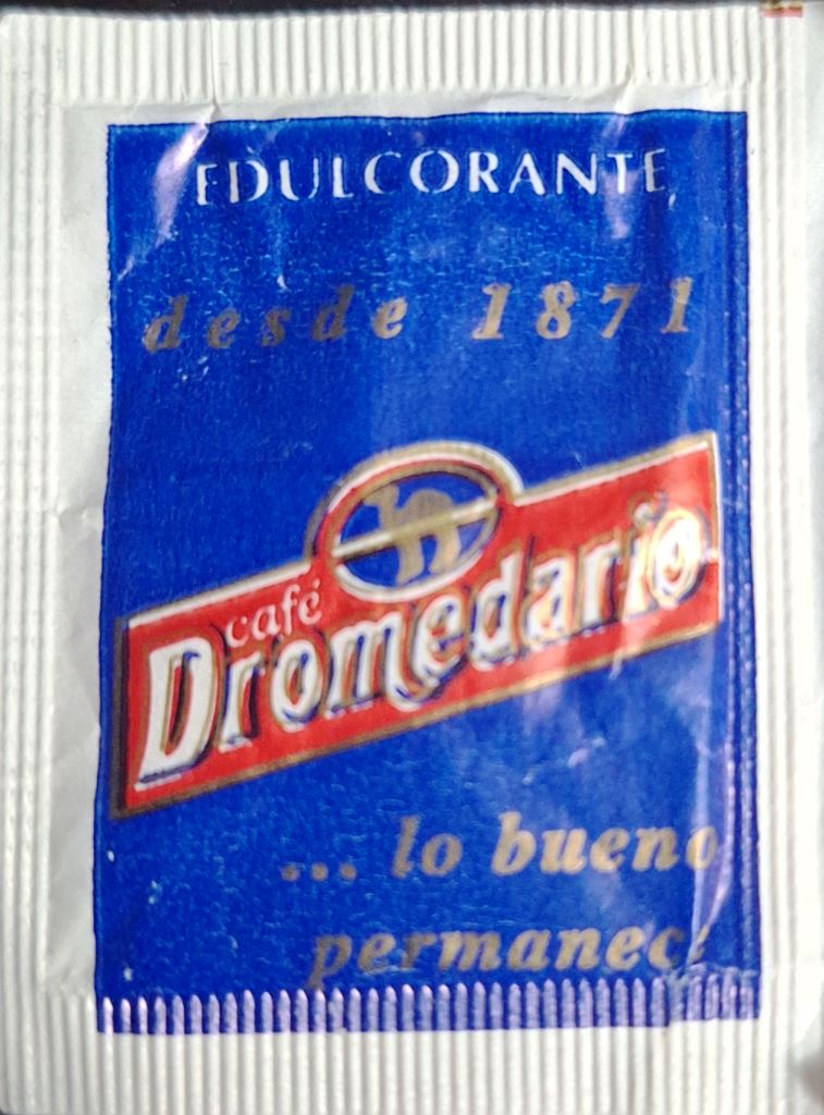 Sobres de edulcorantes de la marca de café DROMEDARIO. Sobres de edulcorantes de la marca de café DROMEDARIO.