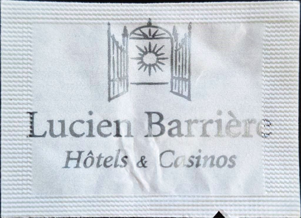 Ma collection personnelle de sachets d'édulcorant de l'hôtel LUCIEN BARRIERE en France Ma collection personnelle de sachets d'édulcorant de l'hôtel LUCIEN BARRIERE en France