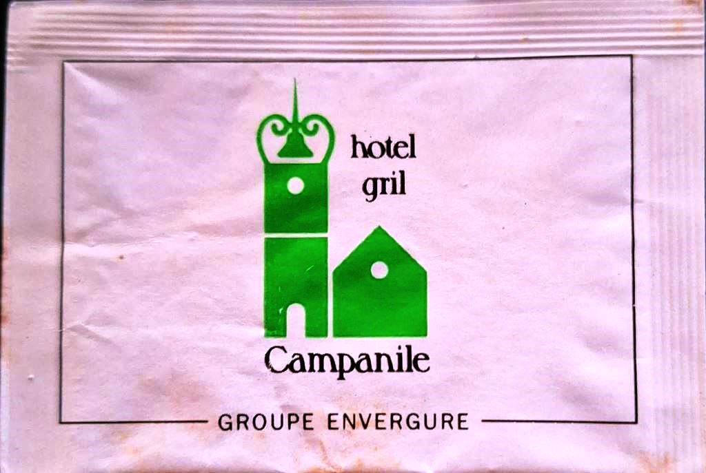 . Sachets d'édulcorant de l'hôtel CAMPANILE de France.
