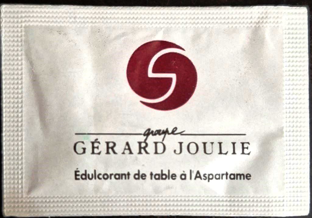 . Sachets d'édulcorant CHR du GERADS JOLIE de France.
