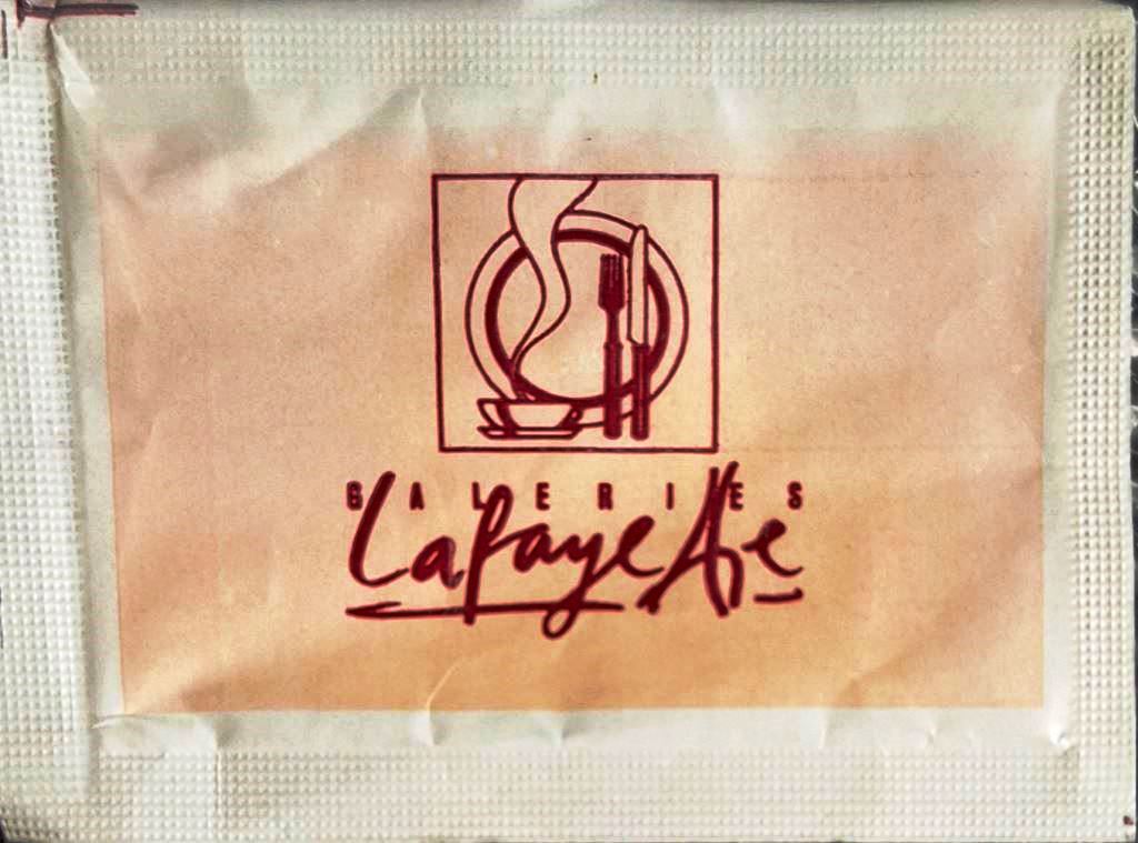 . Sachets d'édulcorant CHR du LAFAYETE de France.