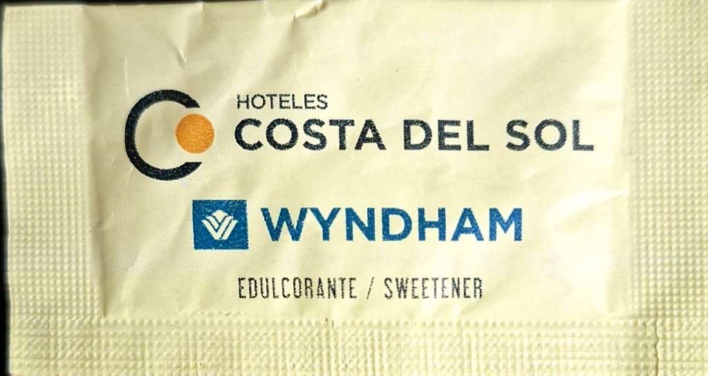 Sobres de edulcorantes de hoteles de Perú.
