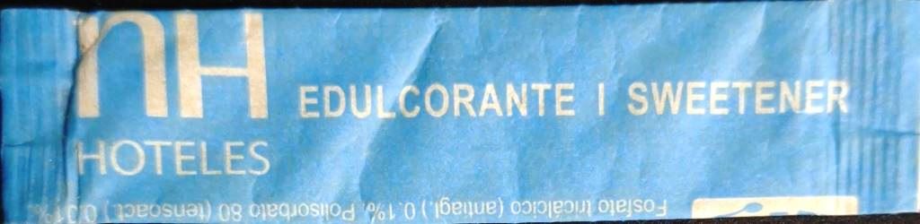 Sobres de edulcorantes del hotel NH de Uruguay.