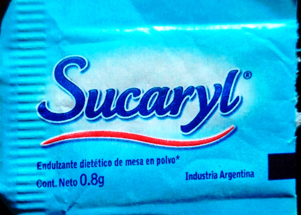 Sobres de edulcorantes de la marca de edulcorante SUCARYL de Venezuela.